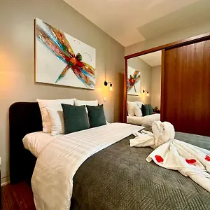 Luxury Castel By Rikas Apartamento